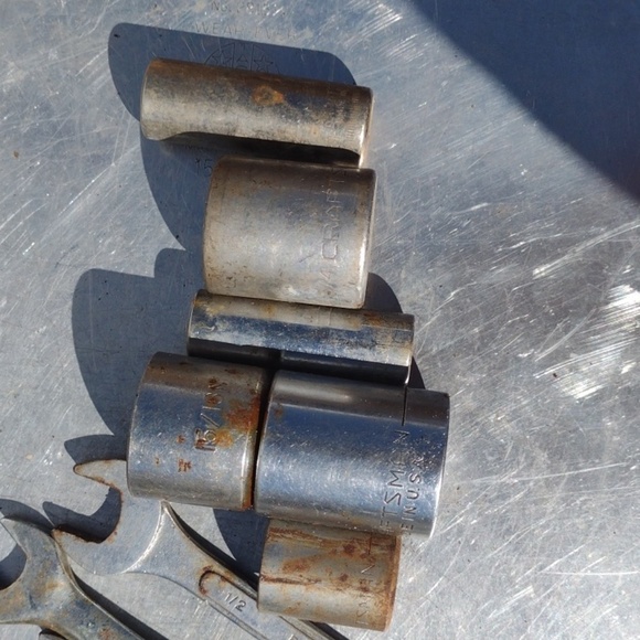 Silver Wrench and Socket Set - Picture 2 of 5